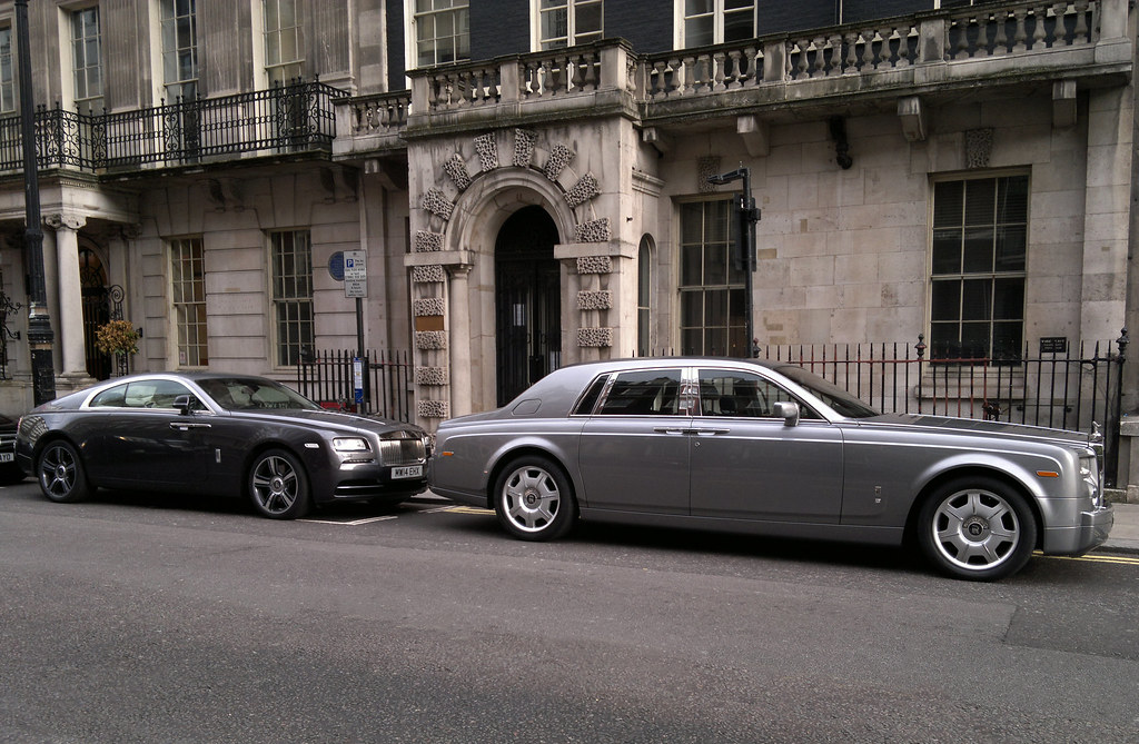 Rolls Royce Phantom Vs Wraith: A Luxurious Showdown