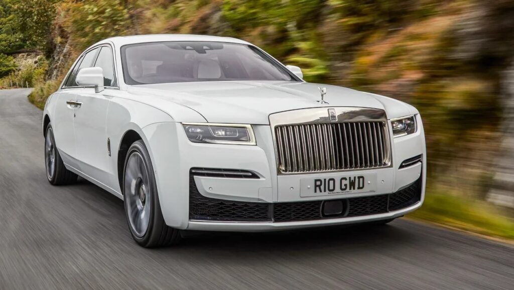 How Long Is A Rolls Royce: Luxury Dimensions Unveiled