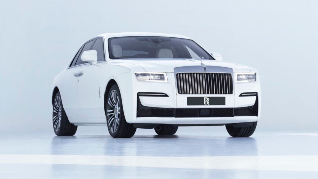 How Long Is A Rolls Royce: Luxury Dimensions Unveiled